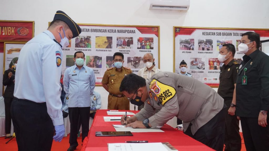 Pemkab Lamsel – Forkopimda Deklarasikan Janji Kinerja dan Pembangunan Zona Integritas