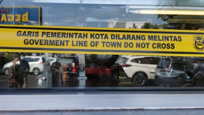 Penyegelan rumah makan oleh Pemkot Bandarlampung, Selasa, 8 Juni 2021.