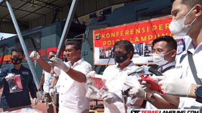 Wakil Direktur Kriminal Umum Polda Lampung, AKBP Ardian Indra Nurinta, menjelaskan kasus C3 di Lampung selama dua pekan bulan Mei 2021, dalam konferensi pers di Polda Lampung, Rabu (2/6/2021). Foto: © Teraslampung.com