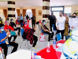 Presiden Jokowi Tinjau Vaksinasi di Poltekes Tanjungkarang dan SMA 2 Bandarlampung