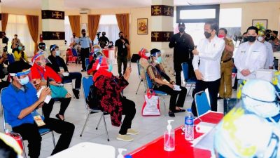 Presiden Jokowi Tinjau Vaksinasi di Poltekes Tanjungkarang dan SMA 2 Bandarlampung