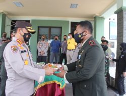 HUT ke-76 TNI, Dandim Bandarlampung Terima Kejutan dari Kapolres