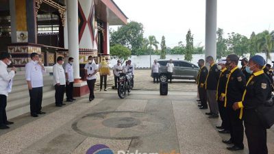 Bupati Musa Ahmad Bagikan Sepeda Motor bagi Para Koordinator P3A