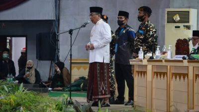 H Yahya Cholil Staquf menyampaikan sambutan usai terpilih sebagai Ketua PBNU, di GSG Unila, Bandarlampung, Jumat pagi (24/12/2021).