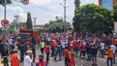 Ratusan Buruh Pelabuhan Panjang Geruduk Pemkot Bandarlampung