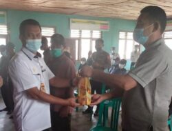Dinas Perdagangan Lampura Salurkan 1.300 Dus Minyak Goreng Kemasan ke Sejumlah Kecamatan