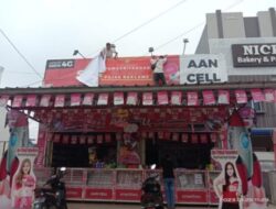 Tak Bayar Pajak, 15 Reklame dan Lima Kedai Bakso di Bandarlampung Disegel