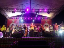 Walikota Eva Dwiana Nyanyikan Lagu “Kereta Malam” pada Lomba Dangdut