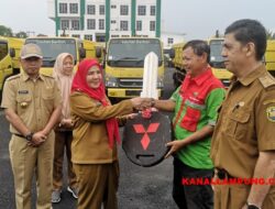 Walikota Bandarlampung Serahkan Truk Sampah