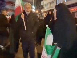 Kutuk Kebiadaban AS, Jutaan Rakyat Iran Turun ke Jalan Tangisi Wafatnya Ali Khamenei